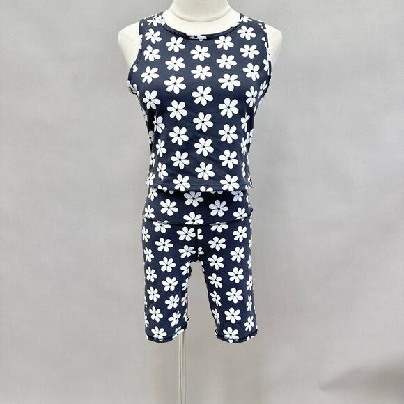 Levi's black & white daisy print crop top and biker short set Size Medium - Picture 1 of 15